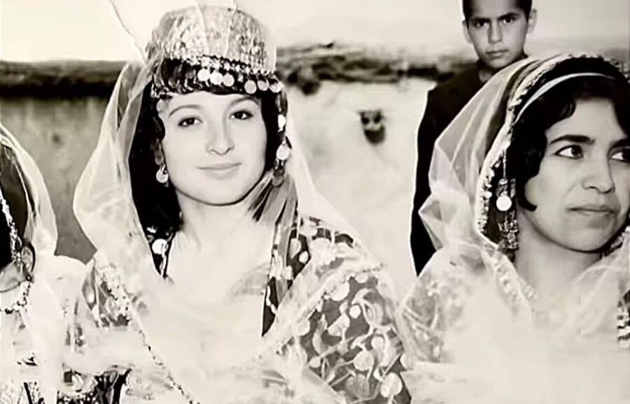 ڕەنگ و ڕەسەنایەتیی جلوبەرگی ژنانی کورد لە ڕوانگەی گەشتیارانی بیانییەوە/بەشی دووەم